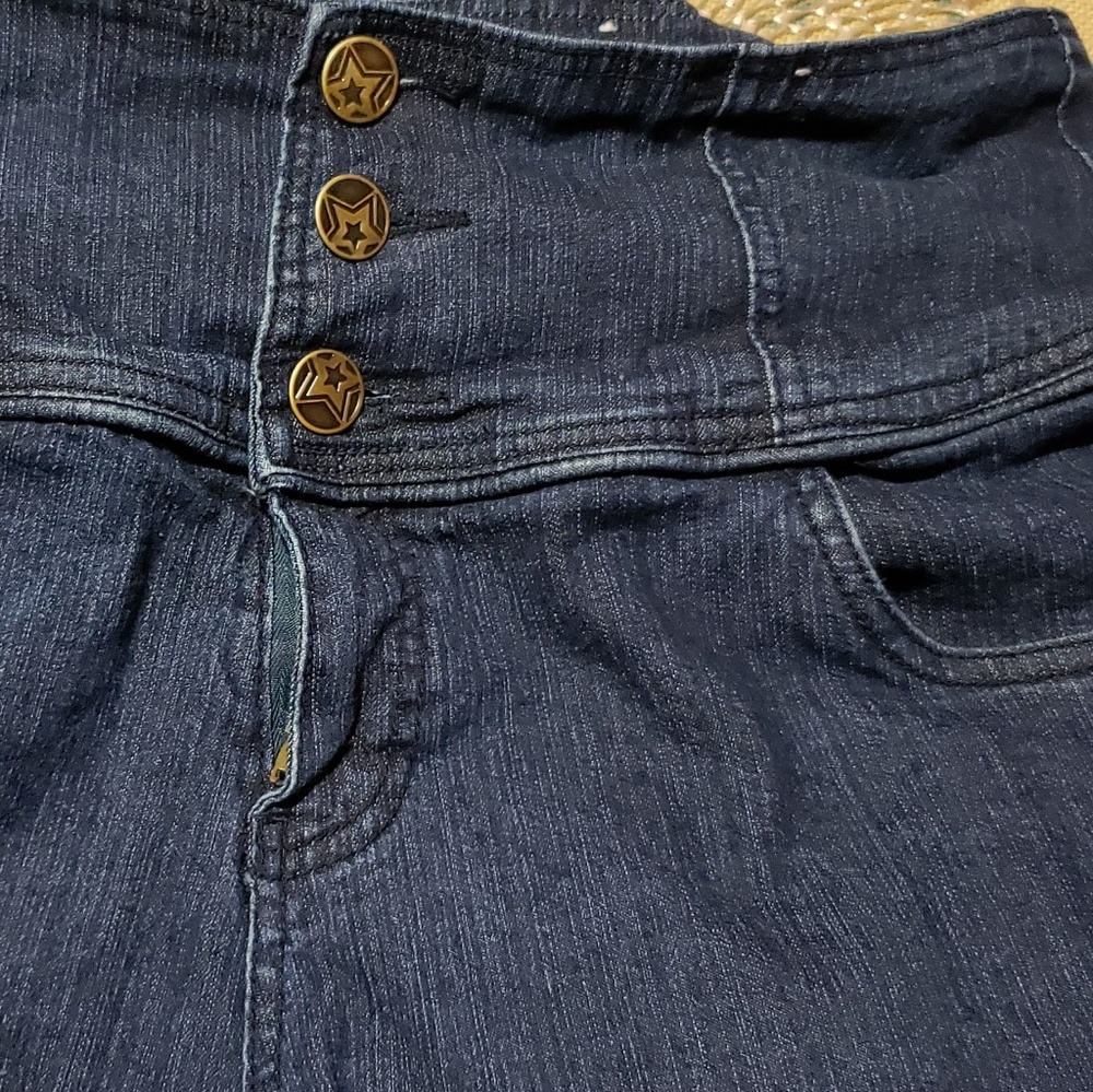 🌺 Crest Jeans Woman Capris Sz 19/20